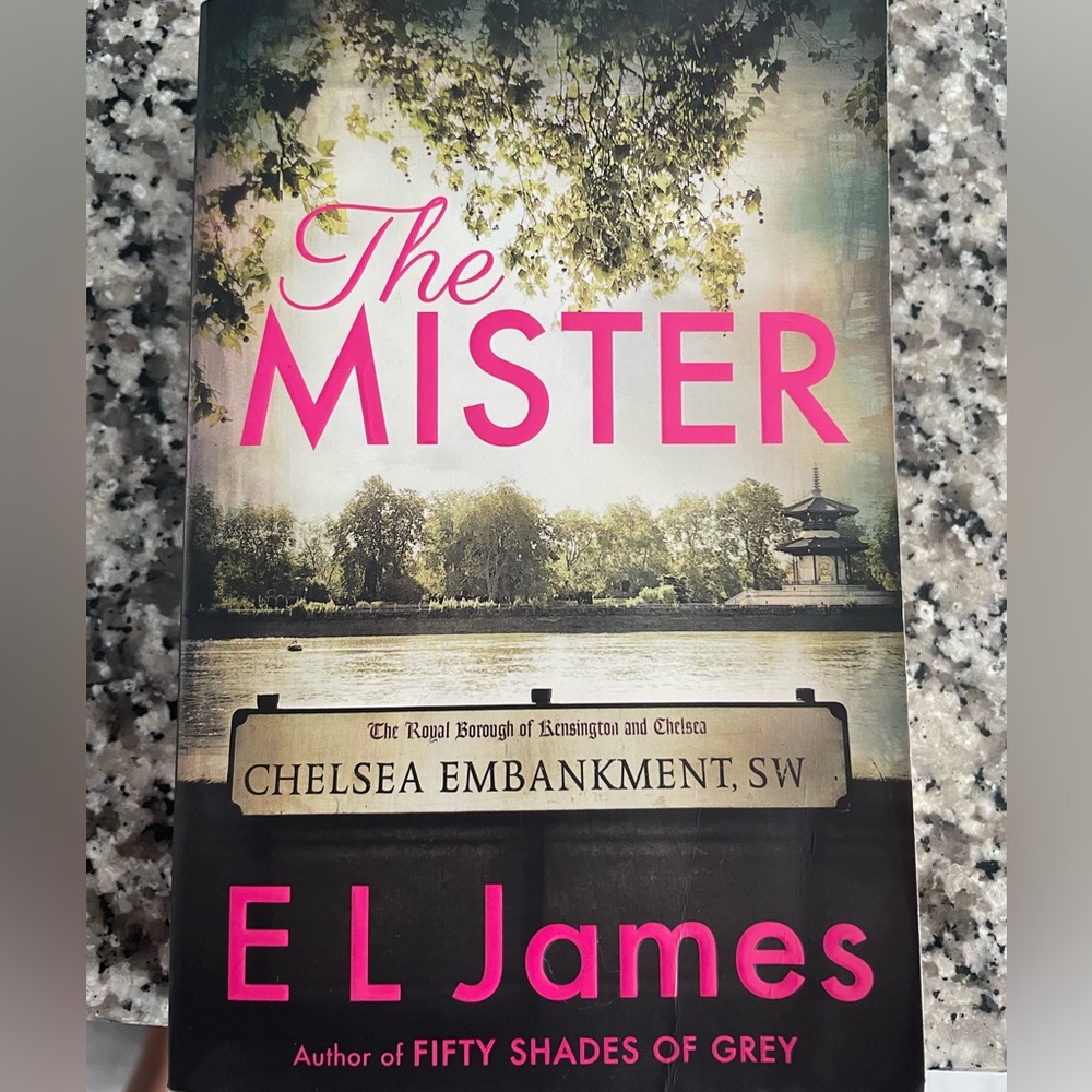 ☘️2/$15☘️ The Mister Novel by E L James
